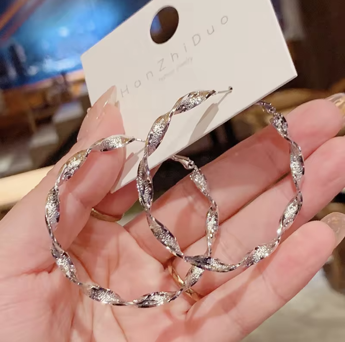 Twisted Leaf-Pattern Silver Hoop Earrings